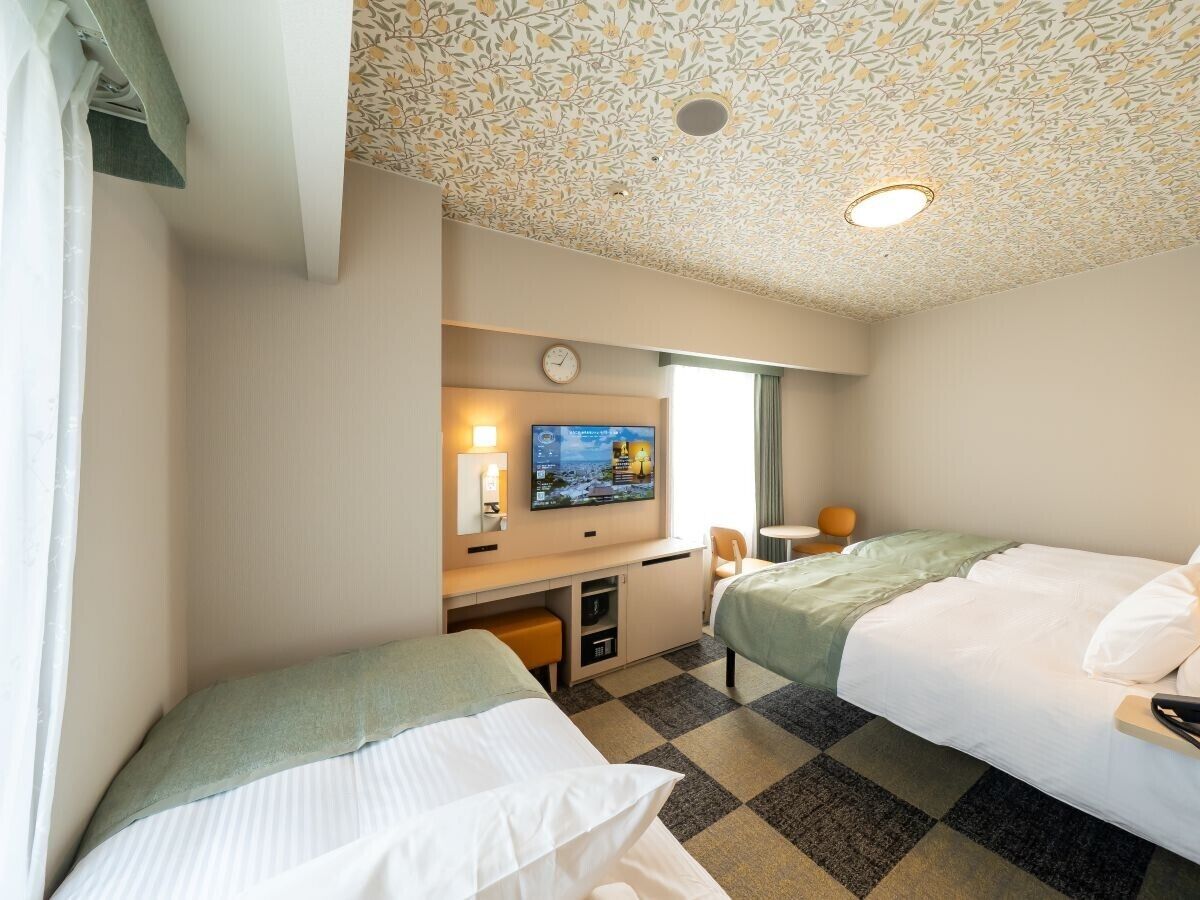 Standard Twin Room, Non Smoking, Corner | In-room safe, free WiFi, bed sheets