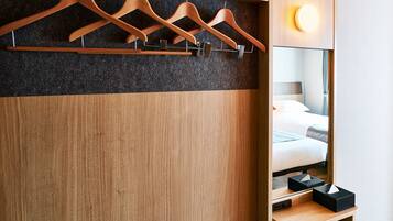 In-room safe, free WiFi, bed sheets