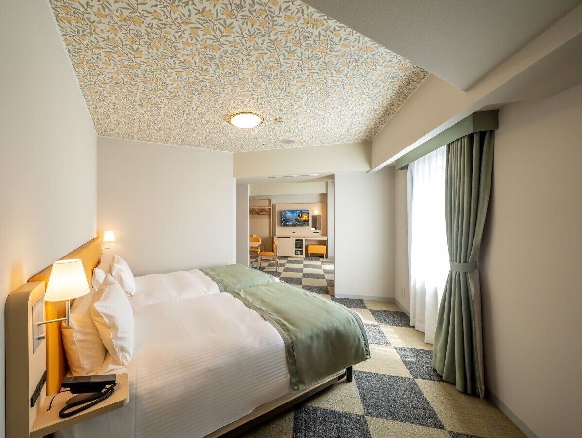 In-room safe, free WiFi, bed sheets