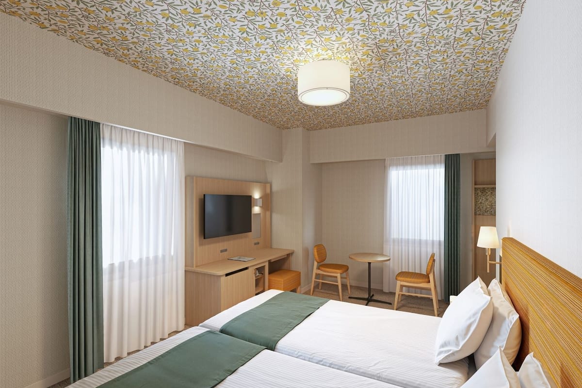 In-room safe, free WiFi, bed sheets