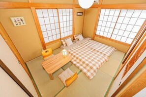 Room - 4-min walk/4 lines/95m2+free garage/4BR 2T 2B (Tokyo)
