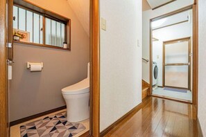 Room - 4-min walk/4 lines/95m2+free garage/4BR 2T 2B (Tokyo)