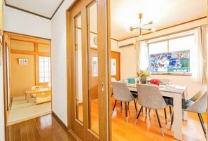 Room - 4-min walk/4 lines/95m2+free garage/4BR 2T 2B (Tokyo)