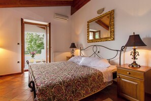 5 bedrooms, iron/ironing board, travel crib, free WiFi - Villa Ana, Spacious 5 Bedroom Retreat with Access to 2 Shared Pools (Koromačno)