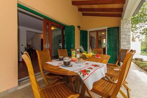 Outdoor dining - Villa Ana, Spacious 5 Bedroom Retreat with Access to 2 Shared Pools (Koromačno)