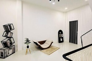 Cribs/infant beds - Five House Silom 2 Townhouse (Bangkok)