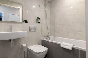 Room - Modern 1 Bed Apt Near Ascot- with parking (Bracknell)