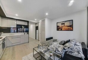 Room - A Comfy 2BR Apt, 5-Min Walk To Melbourne Central (Melbourne)