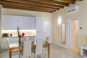 Cots/infant beds - Juliet House (Verona)