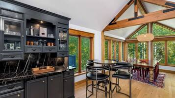 House, Multiple Beds, Hot Tub, Mountain View (Evergreen Escape) | Dining