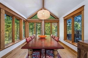 Casa, letti multipli, idromassaggio, vista montagna (Evergreen Escape) | Ristoranti