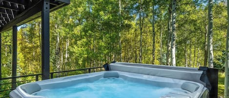 Bồn tắm spa ngoài trời