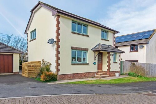 Oceanside Sleeps 6 Walk to Beach & Stylish