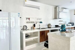 Private kitchen - Metero Garden Swimming Pool Villa (Pattaya)