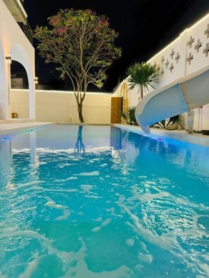 Outdoor pool - Metero Garden Swimming Pool Villa (Pattaya)
