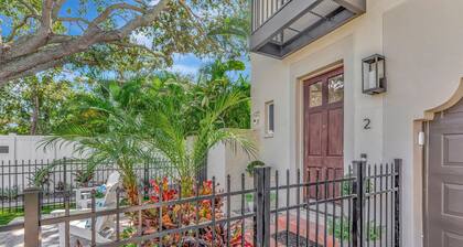 Newly renovated 3-bedroom townhome in the heart of SoHo with beachy vibes