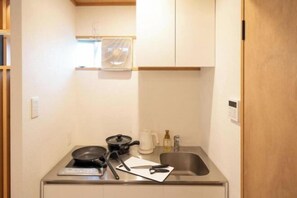 Iron/ironing board - INN Plus Hanamidou (Kyoto)