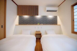 Iron/ironing board - INN Plus Hanamidou (Kyoto)