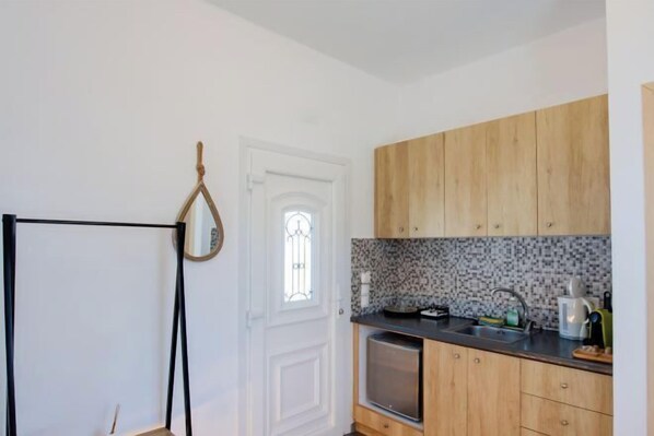 Private kitchen - Eutixia Houses - Complex of 2 Deluxe Studios (Santorini)