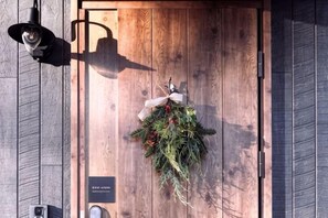Unclassified image, 2 of 166, button - [TV] Luxury adult secret base villa 120 ㎡ Sauna, stone bath, bonfire, BBQ [Mori building] (Miyota)