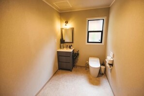 Unclassified image, 4 of 166, button - [TV] Luxury adult secret base villa 120 ㎡ Sauna, stone bath, bonfire, BBQ [Mori building] (Miyota)