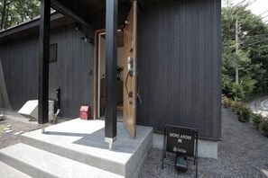 Unclassified image, 2 of 166, button - [TV] Luxury adult secret base villa 120 ㎡ Sauna, stone bath, bonfire, BBQ [Mori building] (Miyota)