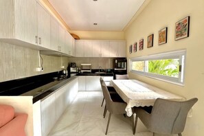 Unclassified image, 4 of 20, button - Enno Villa Sanur (Bali)