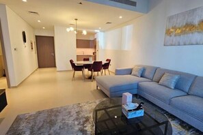 Room - MH - Stunning 3Br Burj View - Act Two -Ref4107 (Dubai)