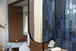 A bathroom with a mirror, a towel rack, and a shower area. - Prime Beach House No. V7 (Sattahip)