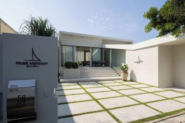 المنشأة من الداخل