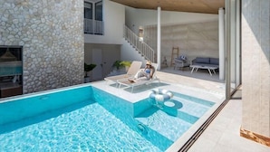 Outdoor pool - Prime Beach House No. V7 (Sattahip)