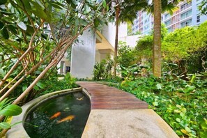 Interior - The Mews KLCC Family Suite 10 min walk to KLCC Bathtub Balcony (Kuala Lumpur)