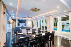 Room - Modern 5BR Party Gathering Pool Villa - VVP31.10 (Pattaya)
