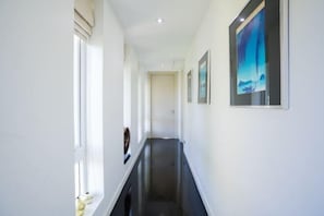 Room - Modern 5BR Party Gathering Pool Villa - VVP31.10 (Pattaya)