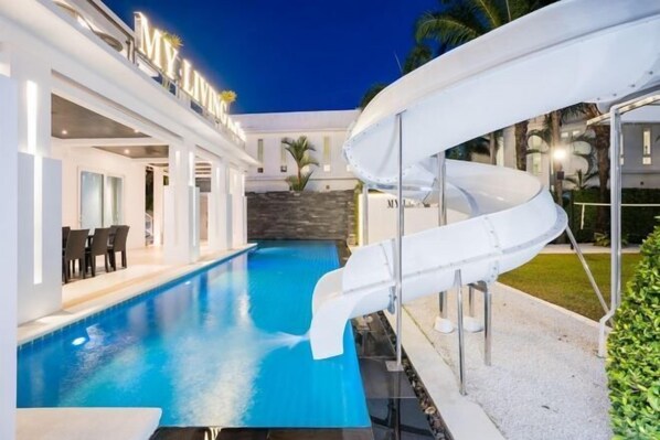 Outdoor pool - Modern 5BR Party Gathering Pool Villa - VVP31.10 (Pattaya)