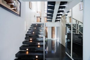 Room - Modern 5BR Party Gathering Pool Villa - VVP31.10 (Pattaya)