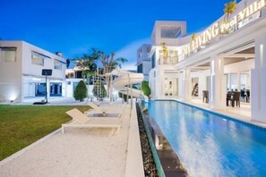 Outdoor pool - Modern 5BR Party Gathering Pool Villa - VVP31.10 (Pattaya)