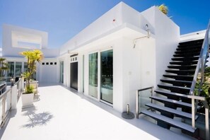 Room - Modern 5BR Party Gathering Pool Villa - VVP31.10 (Pattaya)