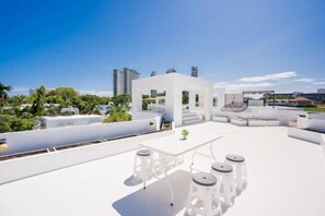 Room - Modern 5BR Party Gathering Pool Villa - VVP31.10 (Pattaya)