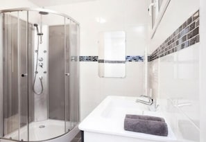 Cots/infant beds - Elegant 130m² Apartment in Central Paris, Marais (Paris)