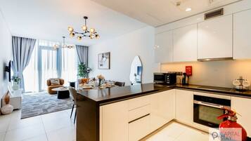 Coffee/tea maker, fridge, microwave, oven