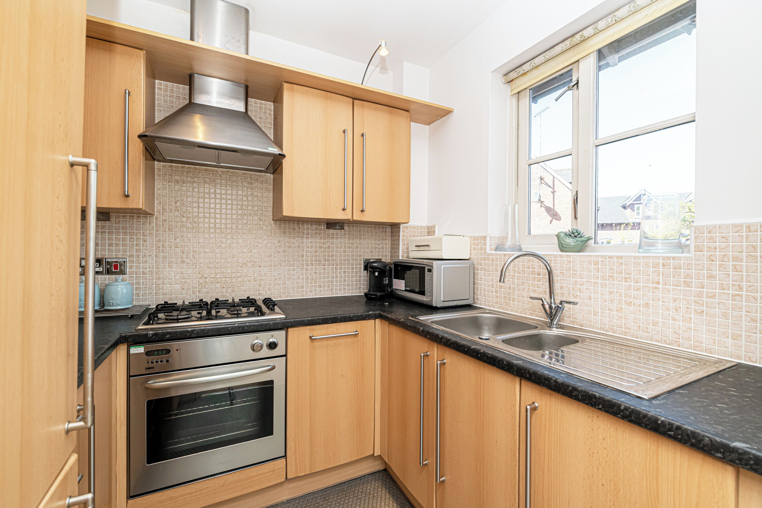 Nhà liên kế phong cách cổ điển, không hút thuốc | Bếp riêng