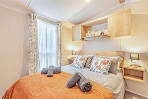 Room - Luxury Modern Family Lodge with Pools, Linen & Activity Pass in Award-Winning Holiday Park (Ringwood)