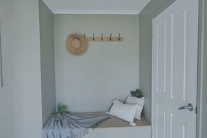 Interior - waterfront Cosy Getaway (Banksia Beach)