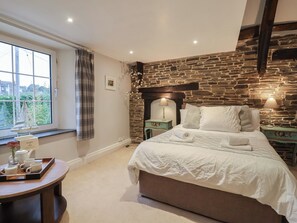 6 bedrooms, individually decorated, individually furnished, free WiFi - The Old Manor House (Lifton)