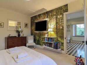 6 bedrooms, individually decorated, individually furnished, free WiFi - The Old Manor House (Lifton)