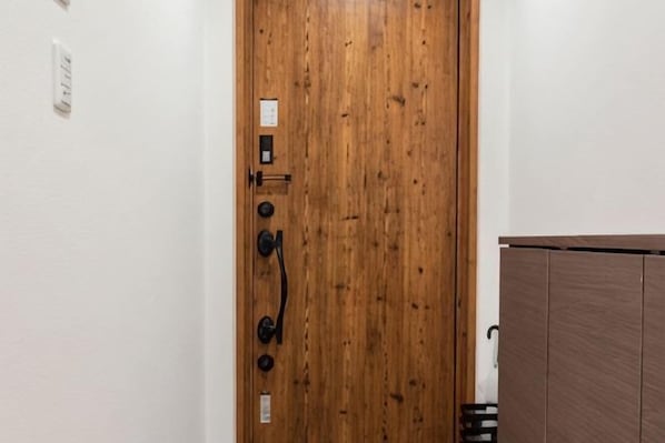 A wooden door with a handle, a lock, and a keyhole. - Higashi Mukoujima 6 chome (Tokyo)