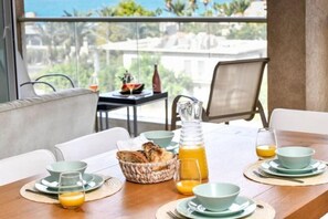 Restaurant - Modern Gem with Stunning Balcony (Herzliya)