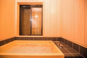 Uklassifisert bilde, 4 av 36, knapp