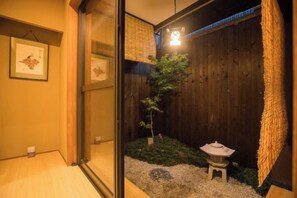 Unclassified image, 5 of 33, button - KIRAKU・SATOZAKURA (Kyoto)
